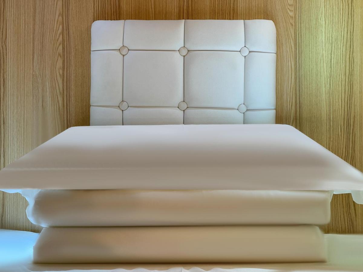 הובארט Airone Capsule Hotel מראה חיצוני תמונה